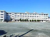 周辺環境:藤沢市立明治中学校